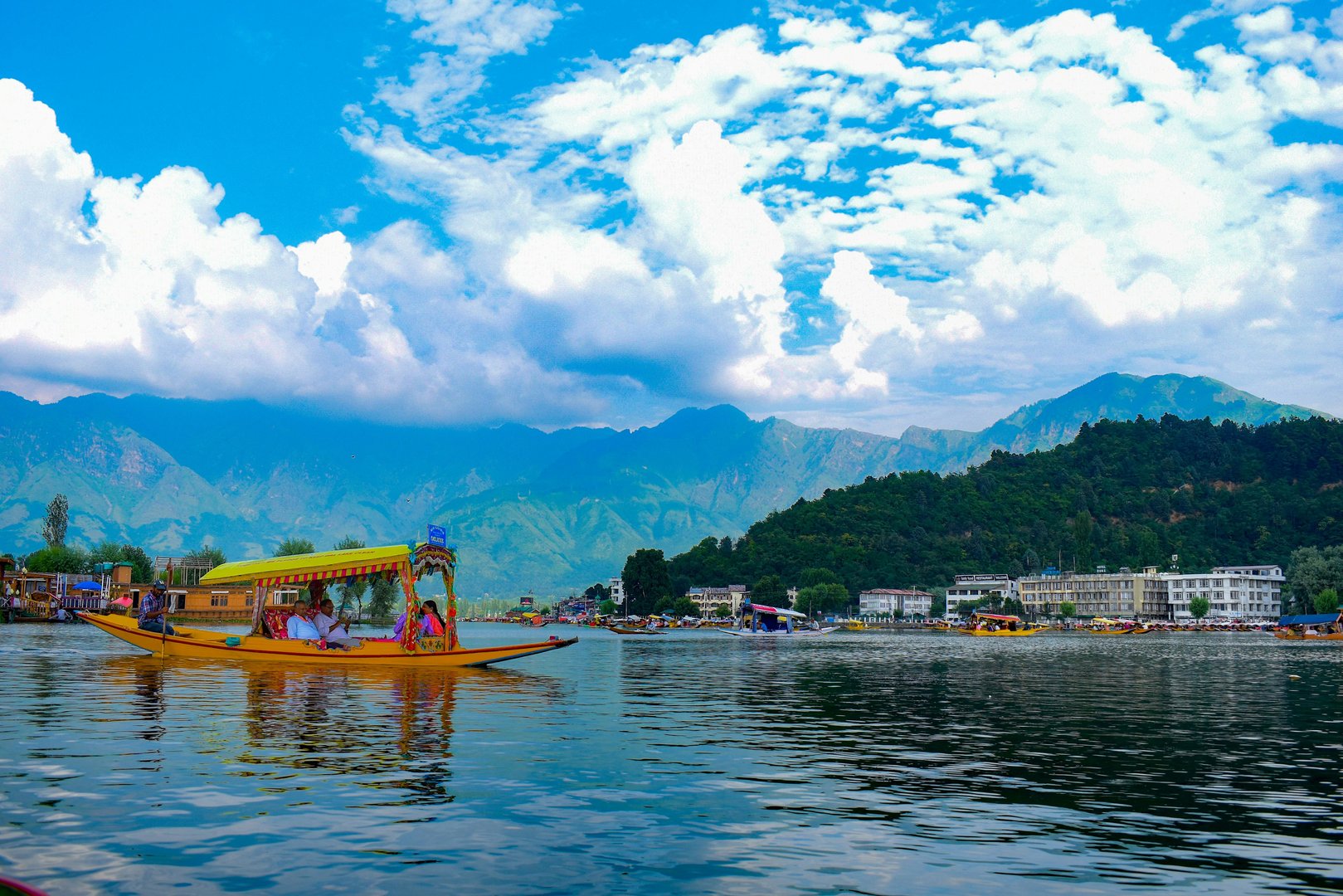Snow & Serenity Kashmir Tour – 7 Days Delight